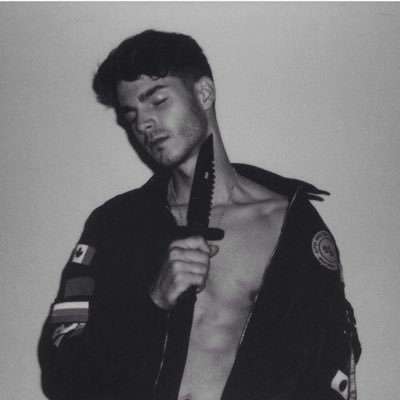 rpg_Liam_ap's profile picture. L'apocalypse commence par le soleil qui se lève de l'ouest et fini par anéantir tout le reste