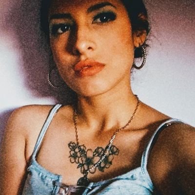 Profesora de educación primaria🙌
Mamá de Nahia❤
Feminista y Peronista✌💜💚