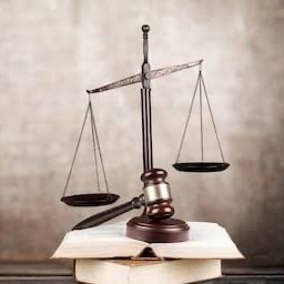 Anonymous law student(s) at UCT. Comments/RTs on South African (+) law and more.