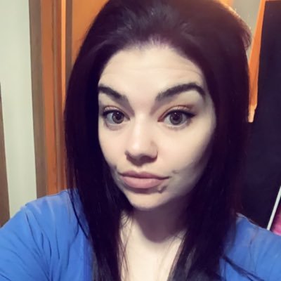 CrystalShellie's profile picture. 