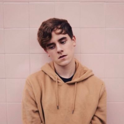 ARCARIIUS's profile picture. but @llCARUS, who could stay?