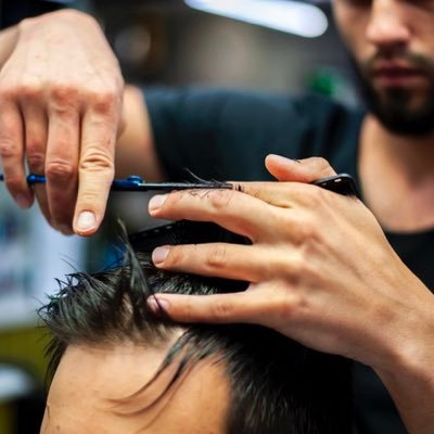 ESTILISTAS PELUQUEROS COLORISTAS TRABAJANDO PARA SER RESPETADOS