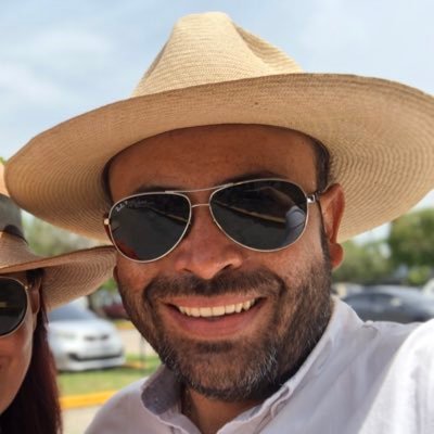Esposo, padre, médico. Que más se le puede pedir a la vida!                           No hay medicina que cure lo que no cura la felicidad