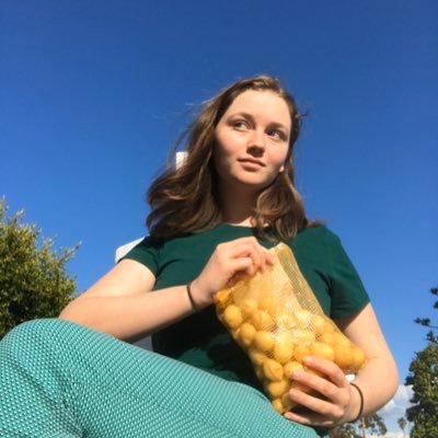 iseylyons's profile picture. tweet tweet I’m not a bird