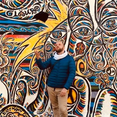 AALKS's profile picture. A guy who likes dark places such as minds and great nights!