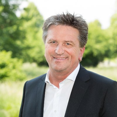 Landtagsabgeordneter für den Wahlkreis Ravensburg 
Minister für Soziales und Integration
Hier twittert das Social-Media-Team von Manne Lucha MdL