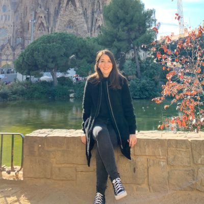 Conniedvl's profile picture. Chilean UX/UI designer living in Deutschland