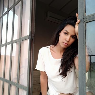 ComeoverVal's profile picture. 