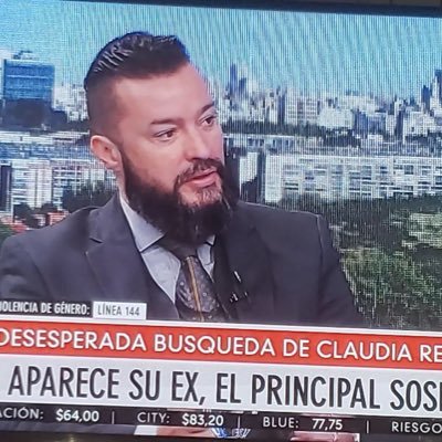 Hombre de Familia - Abogado - ex Deportista - Trabajador Incansable - Independiente, libre y honesto - Enamorado de mi mujer - Como padre soy buena madre - 😍⚽️