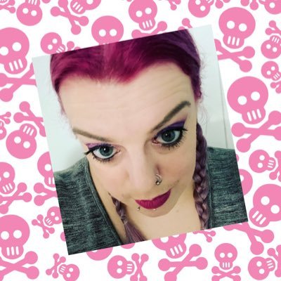 Yorkshire lass, workaholic, geek, beauty box addict & serial dieter. New mum to 1🌈boy & stepmum to 2 girls (6,13) #gyo #momlife #workingmum #alternativeparent