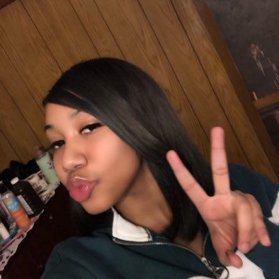 theylovenicky14's profile picture. young pretty w/ambitions🦋