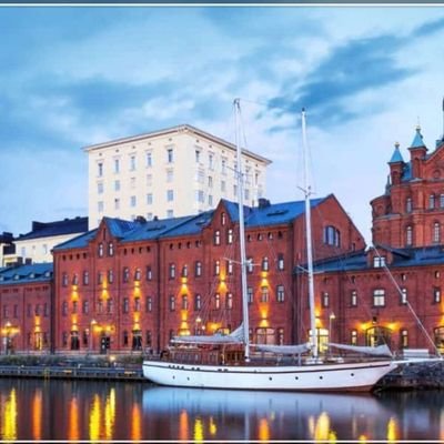 staremilys's profile picture. Crowdıng out