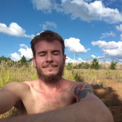 Na luta pela sobrevivência, tentando não matar mais ninguém.
+ consciência - desca(n)so
FOGO NOS FASCISTA RACISTA
(UFSC)
BBS e CBS