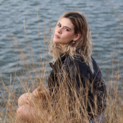 MichelleSiman09's profile picture. 