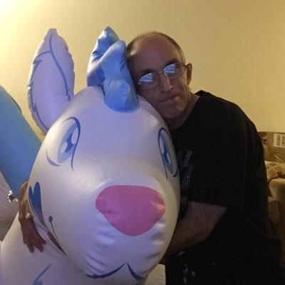 I am from central Florida and love balloons, inflatables, furries and plushies.  I love to chat