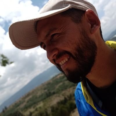 Amante de mi familia, experto en infraestructura de transporte. He llegado donde estoy gracias a mi madre y la educación pública.