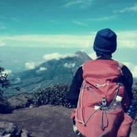 • Freelance Content Writer • Pejalan kaki di setapak sunyi •