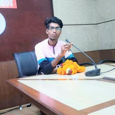 #मेरा_विरोध_करना_आसान_है
पर मेरा विरोधी बनना संभव नहीं
जब जब भी मैं बिखरा हूँ
दुगनी रफ़्तार से निखरा हूँ
कई जीत बाकी है कई हार बाकी है
अभी तो जिंदगी का सार