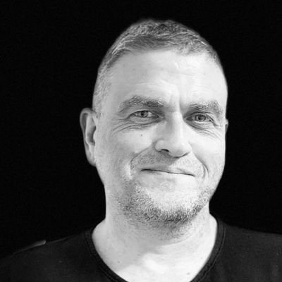 theshlez's profile picture. 