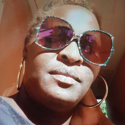 I'm usually a very outgoing person I'm not too friendly, I love my boys, I'm a entrepreneur, I never give up, I focus and get it done, I'm not lazy 🤫