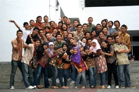 Official twitter page of Geologi UGM 2005 | Kami adalah angkatan yang kompak dan solid | Berteman dengan palu, lup, dan kompas