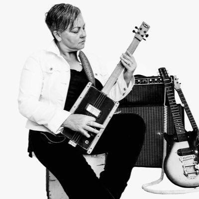 Anna Scionti (pronounced Shon-tee) is an Australian singer-songwriter, guitarist and bottleneck slide player making music steeped in blues, roots and rock!