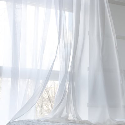 surely_by_me's profile picture. 그 시간 안의 감각적인 손끝이었던 것들