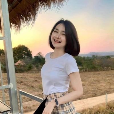 a_threadmill's profile picture. real eyes
  realize
 real lies