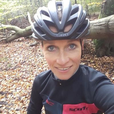 Ergotherapeut en ex-profwielrenster •Perima Cycling •Fietspositieanalyses SMA Midden Nederland •Trainingsbegeleiding •Sportzorg masseur