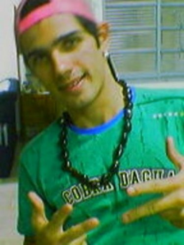 Divertido e sempre em busca de novas amizades...=D