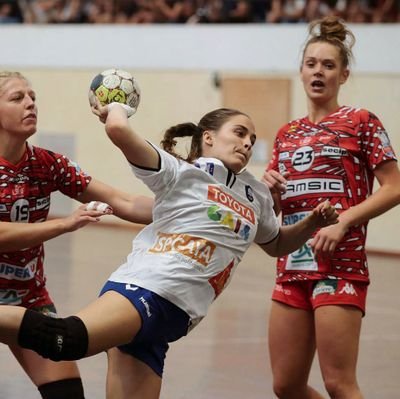 laiachiva's profile picture. 📍OPO-VLC   

Comunicadora audiovisual y publicista👾 // @handbolmislata  🧡