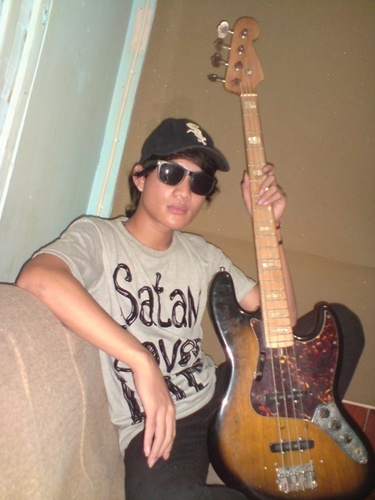 ResiiAndpost's profile picture. Diam itu emas