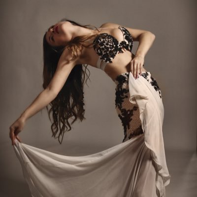 FlorKirlis's profile picture. International #Bellydancer, Teacher & choreographer. Traveler ✈️🌎 Director of #SolNacienteEstudio 🤍 Mom 🤱🏼