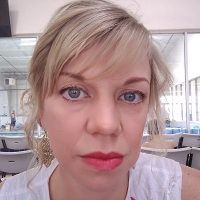 JulianaGingeri4's profile picture. 4 legs good, 2 legs bad..