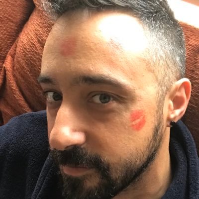 D_Goole's profile picture. Guionista, director, padre y atlético. También doblo las chapas de los botellines con dos dedos.