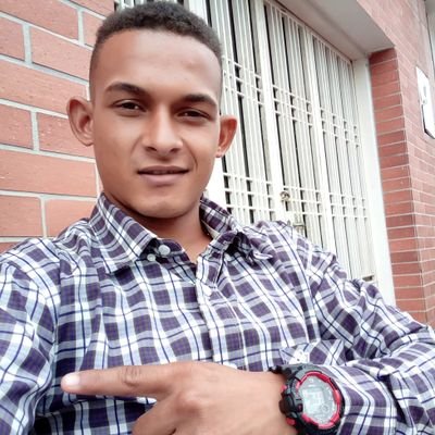 Director regional juvenil de Soluciones para Venezuela, luchador por la democracia decente que merece nuestro país.
#Soy_Venezuela