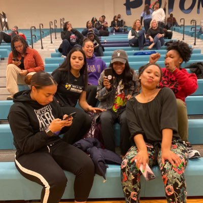 6 teachers trying to conquer the world. ✊🏽✊🏽 We inspire, coach, motivate, and guide our kids to be the best they can be. 💫 #Blk6irlsTeach