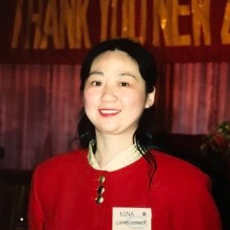 一人一狗一座房,此心安处是吾乡; 赋诗作画纵情歌,老太聊发少女狂! 多知为杂涉猎广,针砭时弊共产党; 孤独是种大自在,随心所欲才舒爽!