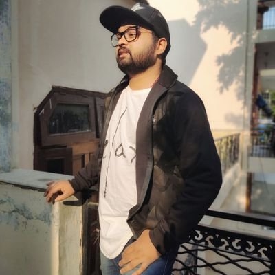 __shiva__sharma's profile picture. बहती है खूब अमन की गंगा बहने दो, मत फैलाओ देश में दंगा रहने दो, मत बांटो हमें लाल और हरे में, हमारी छतो पर एक तिरंगा रहने दो।🇮🇳