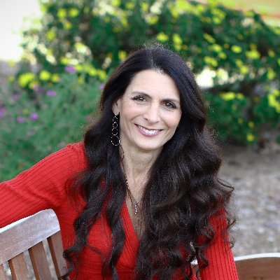 I am a dreamworker who is passionate about life & empowering others to listen to and learn from their dreams.