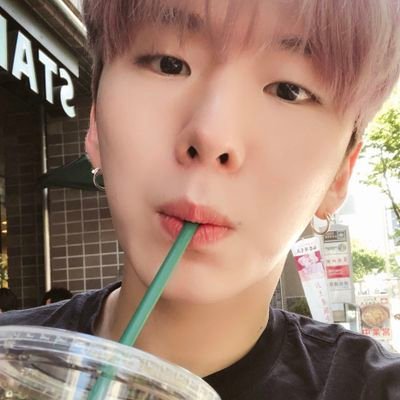 A Wenee and Monbebe
@itswemmie 's Pure platinum gold w 1000 carat shrimps. ✨💛
wonho 💙🐰