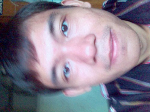 edi981's profile picture. good looking.