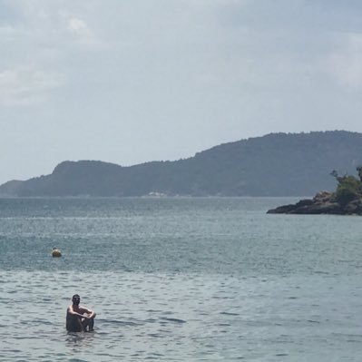 Homem, 30a, enrolado, em uma jornada por se conhecer melhor. Busco amigos nesta jornada.