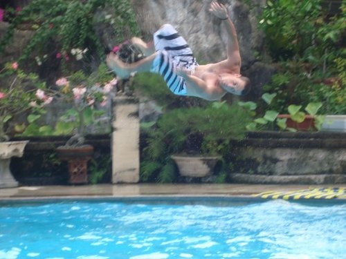 DoNotDv8's profile picture. Tech and Digital recruiter. General opinionist and part-time surfer.