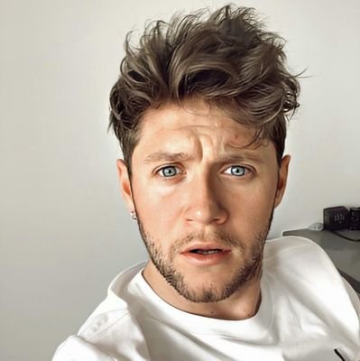 itsniallove's profile picture. if honesty means telling you the truth, well I'm still in love with them ~ italian 🇮🇹