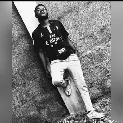 Inna e back yard Ghetto youth uses triggers to chase after monies