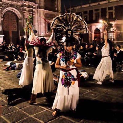 Originarios del barrio tlatelolca, descendientes de Cuauhtémoc. Teatro con raíz.