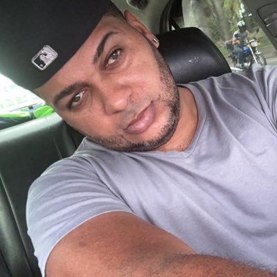Soy divertido alegre alto ojos verde buen tamaño en todo y taxista