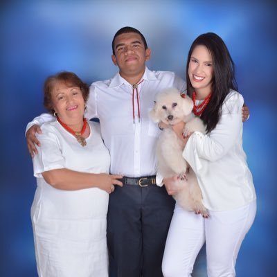 medico en formacion; enamorada dia a dia de mi familia y de mis perritos