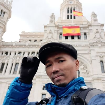 bukan siapa siapa.